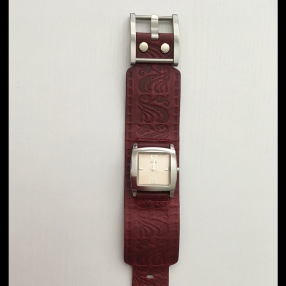 Guess women’s red-leather watch - Picture 2 of 5